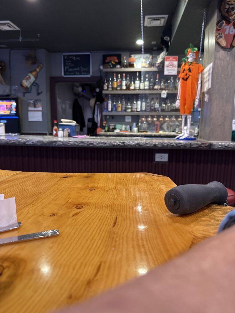 The Pheasant Lounge Logo