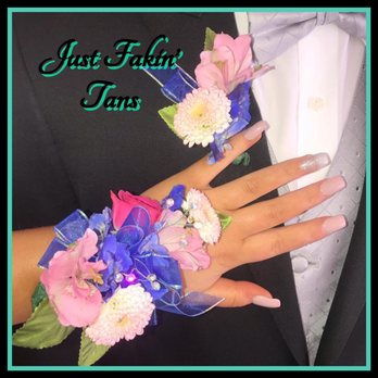 Just Fakin' Tans - No orange hands - Spray Tanning Near Me - Columbia, Illinois