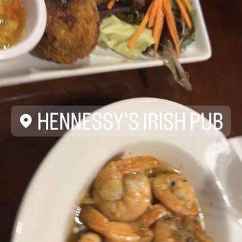 Hennessey's Irish Pub - Garlic shrimp and crab rolls - Irish Near Me - Mérida, YUC