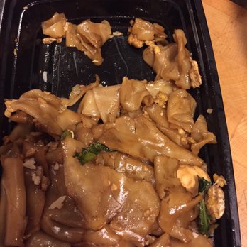 The Green Papaya - Pad see ew with little to no veggies and flavor at that - Thai Near Me - River Edge, New Jersey The Green Papaya - Pad see ew with little to no veggies and flavor at that - Thai Near Me - River Edge, New Jersey