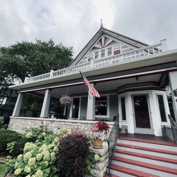 Astor House Bed & Breakfast - Hotels Near Me - Green Bay, Wisconsin