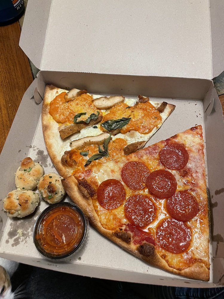 Food from Daniel's Pizzeria
