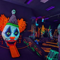Monster Mini Golf & Laser Tag - Mini golf