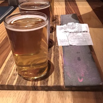 BJ's Restaurant & Brewhouse - Beer flight - New American Near Me - Miami, Florida