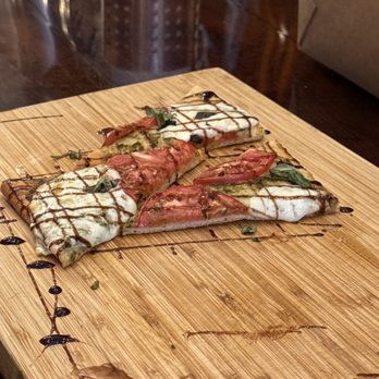 The Broken Inn - Caprese Flatbread - Pubs Near Me - Niskayuna, New York The Broken Inn - Caprese Flatbread - Pubs Near Me - Niskayuna, New York