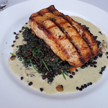 Cafe Santorini - Grilled salmon on a bed of lentils - Italian Near Me - Pasadena, California