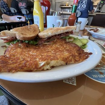 Mr. Mom's Cafe - BLT with hash browns - Breakfast & Brunch Near Me - Petaluma, California