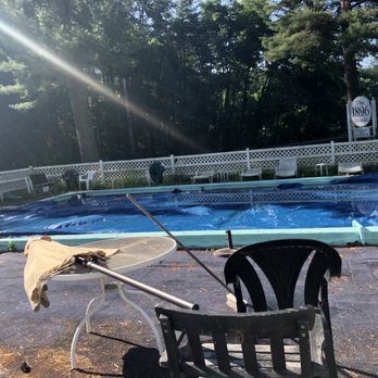 1896 House - Pool closed (not mentioned on website) and just a mess. - Hotels Near Me - Williamstown, Massachusetts