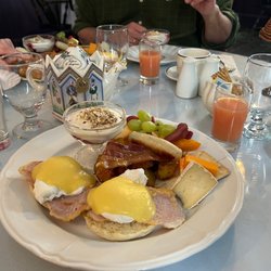 Garrison House - Eggs Benedict