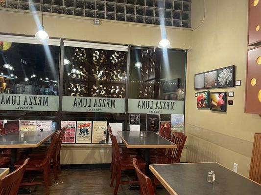 Mezza Luna Pizzeria by null