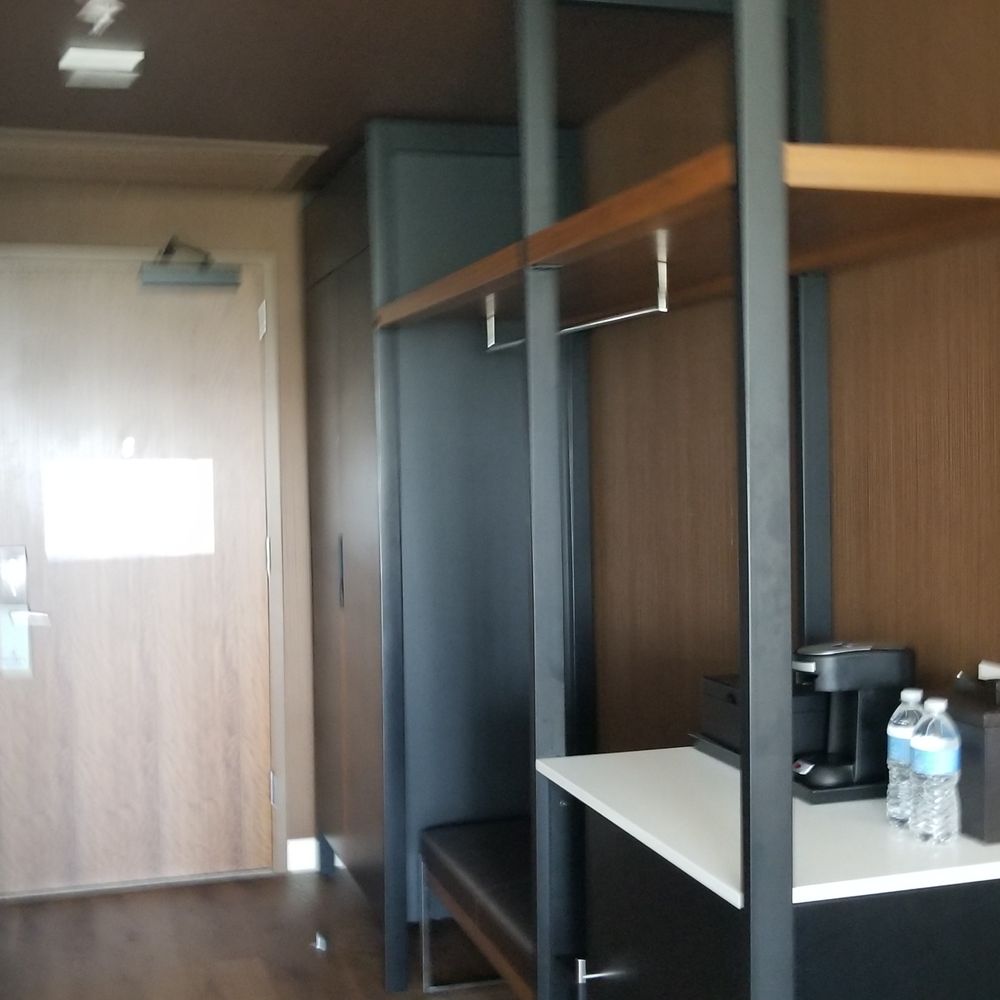 Marriott Irvine Spectrum - Queen roomess - Hotels Near Me - Irvine, California