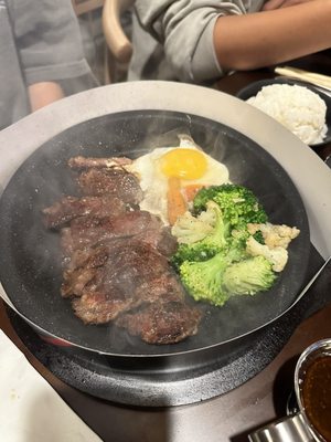 Sizzling House&Noodle by null