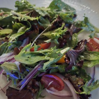 BOA Steakhouse - Green Salad - Bars Near Me - Napa, California