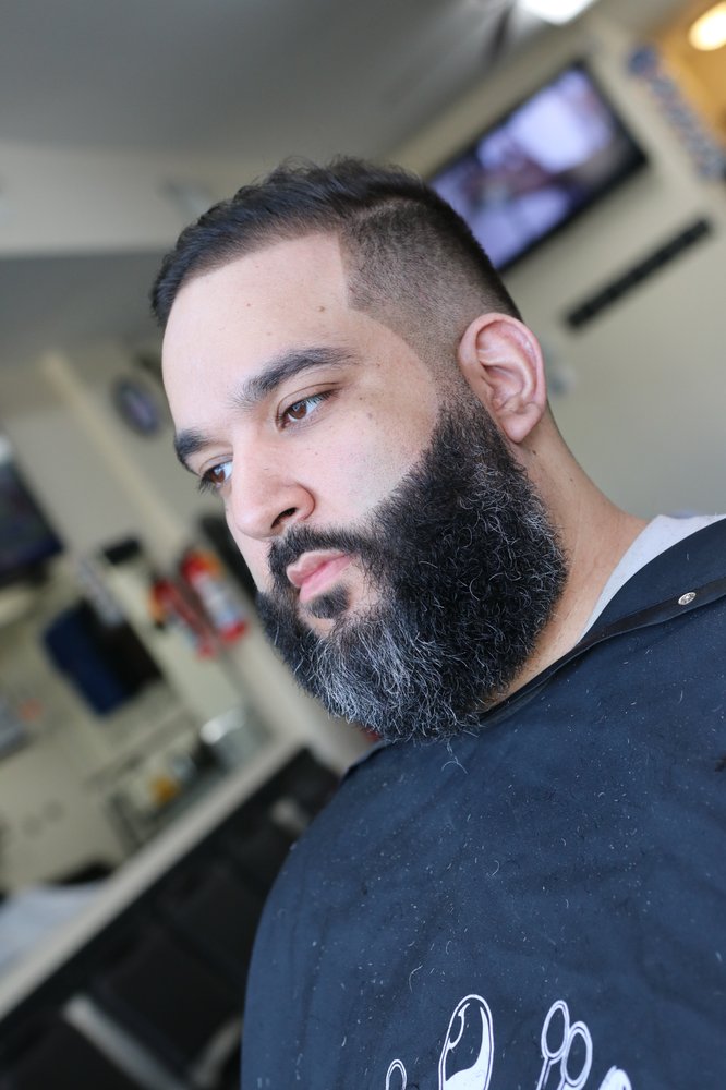 Trendsetter Barbershop Logo