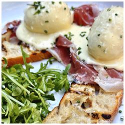 3 Arts Club Cafe at RH Chicago - Eggs Florentine