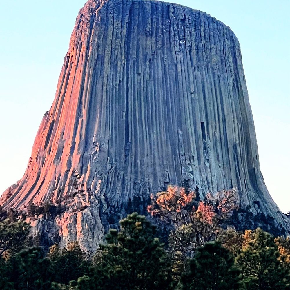 Devils Tower Lodge - Sunrise - Hotels Near Me - Devils Tower, Wyoming