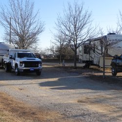 Alvord Oaks R.V. Park - Room for Big Rigs