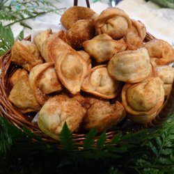 Elegant Eating - Apple won tons in cinnamon and sugar