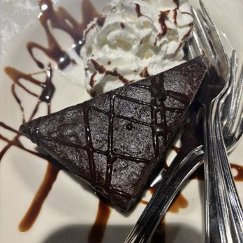 Bobby Q - Biltmore - Chocolate cake with ice cream and whipped cream - Barbeque Near Me - Phoenix, Arizona Bobby Q - Biltmore - Chocolate cake with ice cream and whipped cream - Barbeque Near Me - Phoenix, Arizona