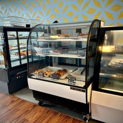 Touba Bakery - Come early so the shelves are full