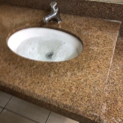 Hiper Bompreço - Sink full of water & paper