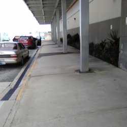José Aponte de la Torre Airport - No benches outside for pickup/taxis