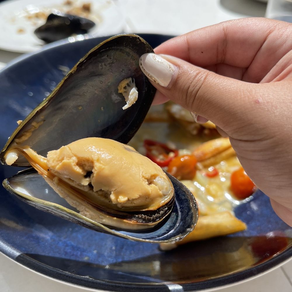 Fulton Market Kitchen - Bangs Island Creek Mussels & Frites - New American Near Me - Chicago, Illinois Fulton Market Kitchen - Bangs Island Creek Mussels & Frites - New American Near Me - Chicago, Illinois