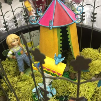 DIY Home Center Burbank - Garden in a pot - Hardware Stores Near Me - Burbank, California