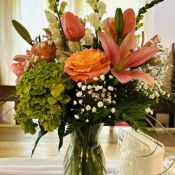 Williams Flower Shop - Beautiful last minute arrangement my husband picked up for me