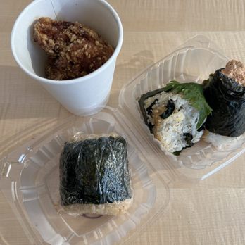 Omusubi Gonbei - Three onigiris (kelp, oyster and egg) and chicken karaage - Japanese Near Me - New York, New York Omusubi Gonbei - Three onigiris (kelp, oyster and egg) and chicken karaage - Japanese Near Me - New York, New York