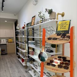 California Optometry  - Sunglasses display rack