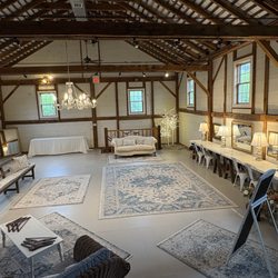 General Potter Farm - Bridal ready room The Barn