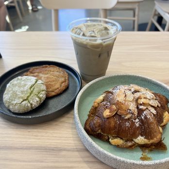 Pastry Cat - Bakeries Near Me - Sacramento, California Pastry Cat - Bakeries Near Me - Sacramento, California