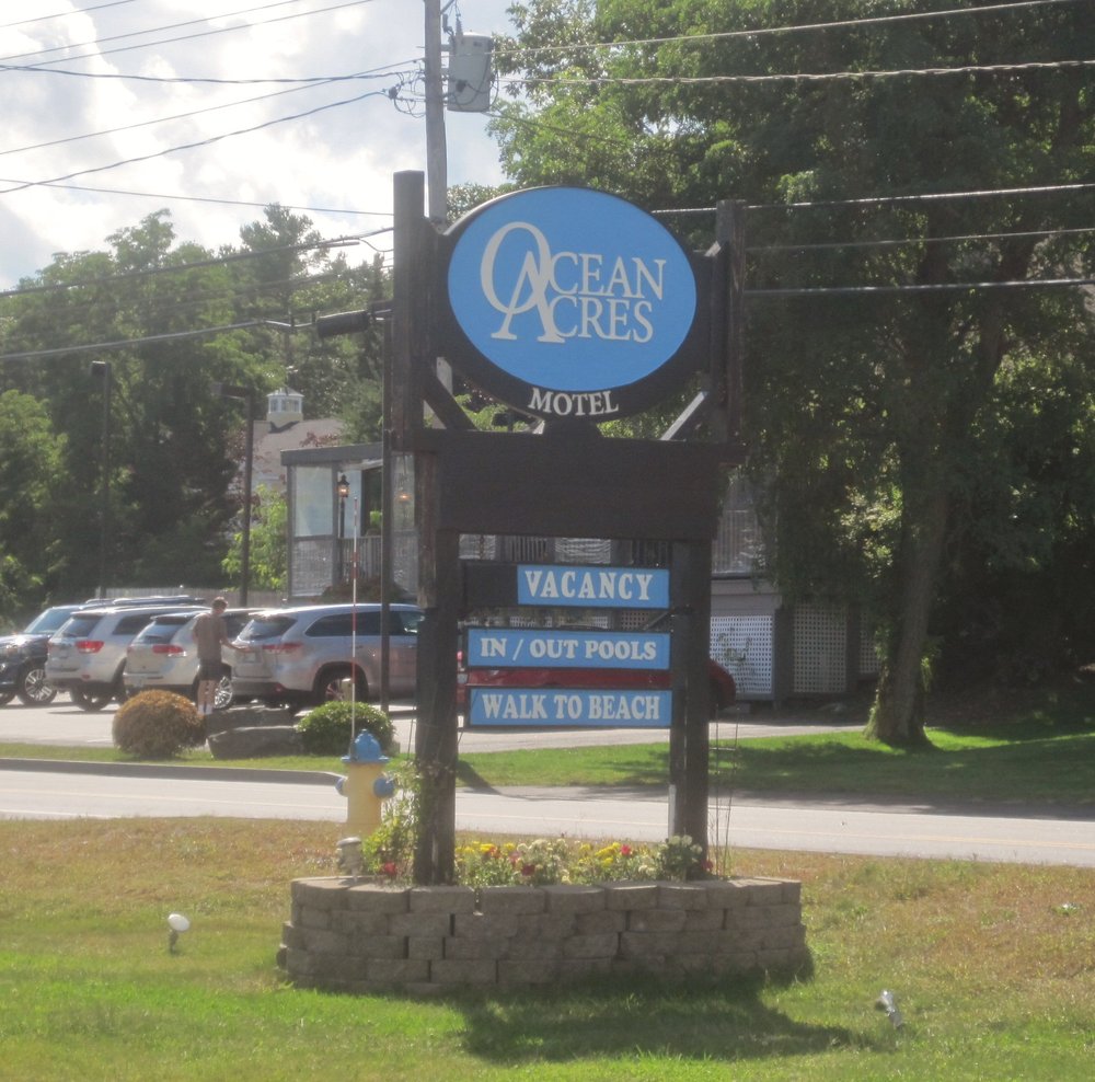 Ocean Acres Ogunquit - Their signboard. Take a left here, go a block, then take another left to Footbridge Beach. - Vacation Rentals Near Me - Ogunquit, Maine Ocean Acres Ogunquit - Their signboard. Take a left here, go a block, then take another left to Footbridge Beach. - Vacation Rentals Near Me - Ogunquit, Maine