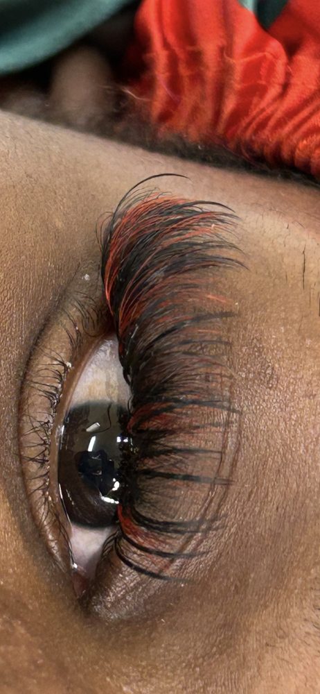 Alluring Lashes Logo