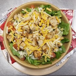 QC'S BAR & GRILL - Grilled chicken salad.