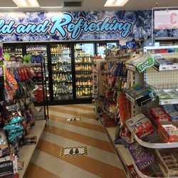 ARCO - Very clean, organized & lots of snacks & candy