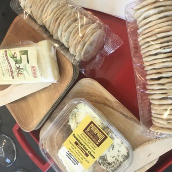 Kontokosta Winery - Goat Cheese and crackers - Wineries Near Me - Greenport, New York Kontokosta Winery - Goat Cheese and crackers - Wineries Near Me - Greenport, New York