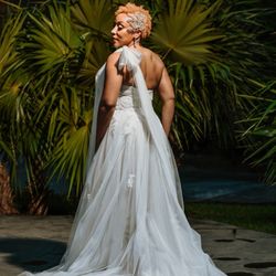 Anneli Styles Professional Alterations - The back of the brides dress after the ceremony