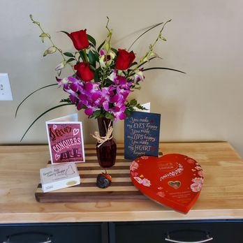 Chalifour's Flowers - The chocolates I ordered an flowers an even that card that they printed with my words of wisdom in side lol that was cool. Love them - Florists Near Me - Manchester, New Hampshire