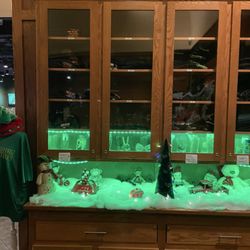 Houligan's Destination Daytona - Swag cabinets