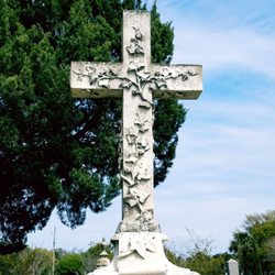 St Lawrence Cemetery - Lot's of beautiful crosses in this section