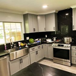 Usa Zhongheng - Modern grey shaker cabinet with black countertops
