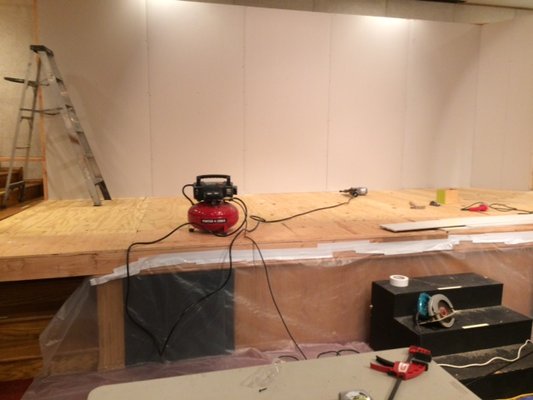 Almanzar Construction Logo