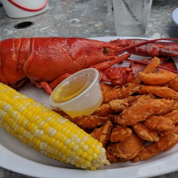 Ballard's Beach Resort - 1.25 pound lobster - Beaches Near Me - New Shoreham, Rhode Island Ballard's Beach Resort - 1.25 pound lobster - Beaches Near Me - New Shoreham, Rhode Island