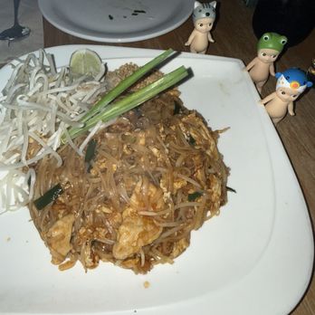 Bai Tong Thai Street Cafe - Pad Thai - Thai Near Me - Seattle, Washington