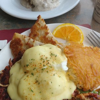 Cowbells Cafe - Irish Benedict poached eggs, crispy hash, excellent hash browns, but why only served on 1/2 an english? "Side" of biscuits and gravy - Seafood Near Me - Whitman, Massachusetts