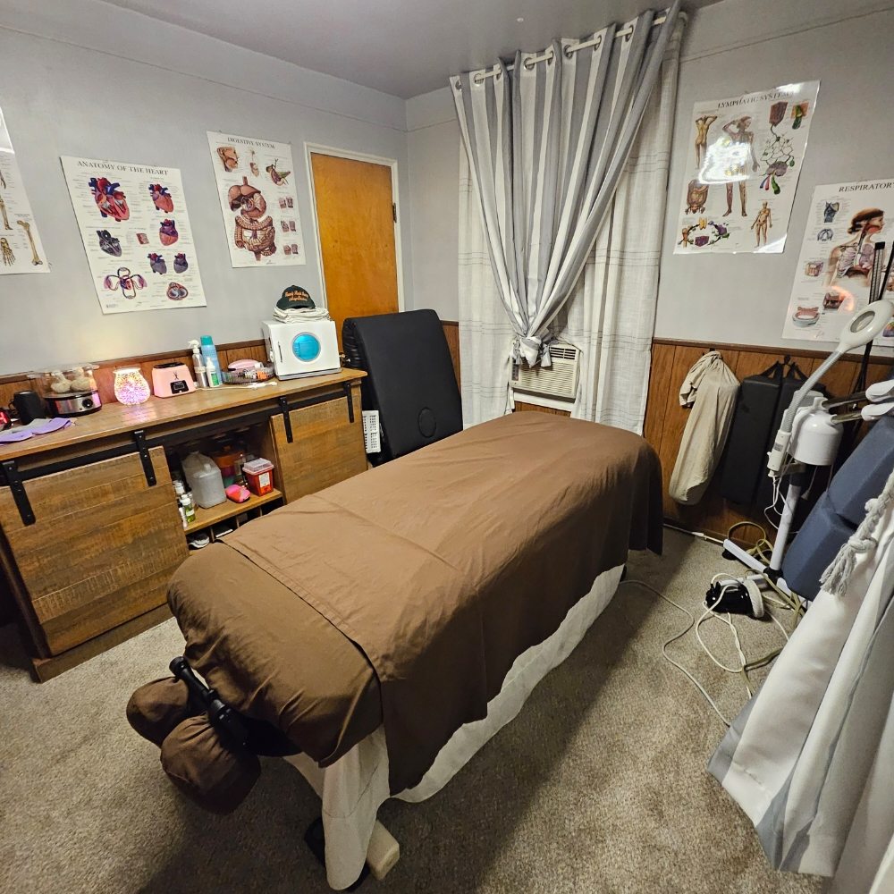 Heavenly Hands Massage & Acupuncture Logo