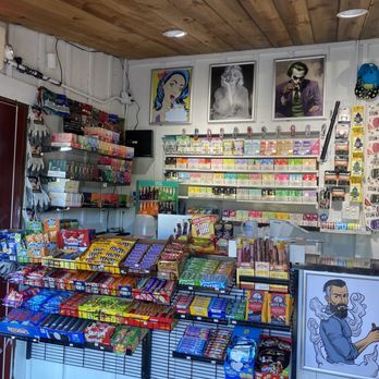 SMOKE TOWN - Updated June 2026 - 34 Photos - 35611 WA-507, Roy, Washington  - Tobacco Shops