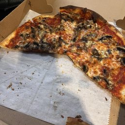Small mushroom pizza